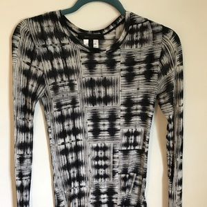 BCBG Long sleeve top - Sm